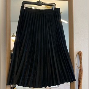 Nvge pleated midi length pleated skirt. Color Black. Size 3XL